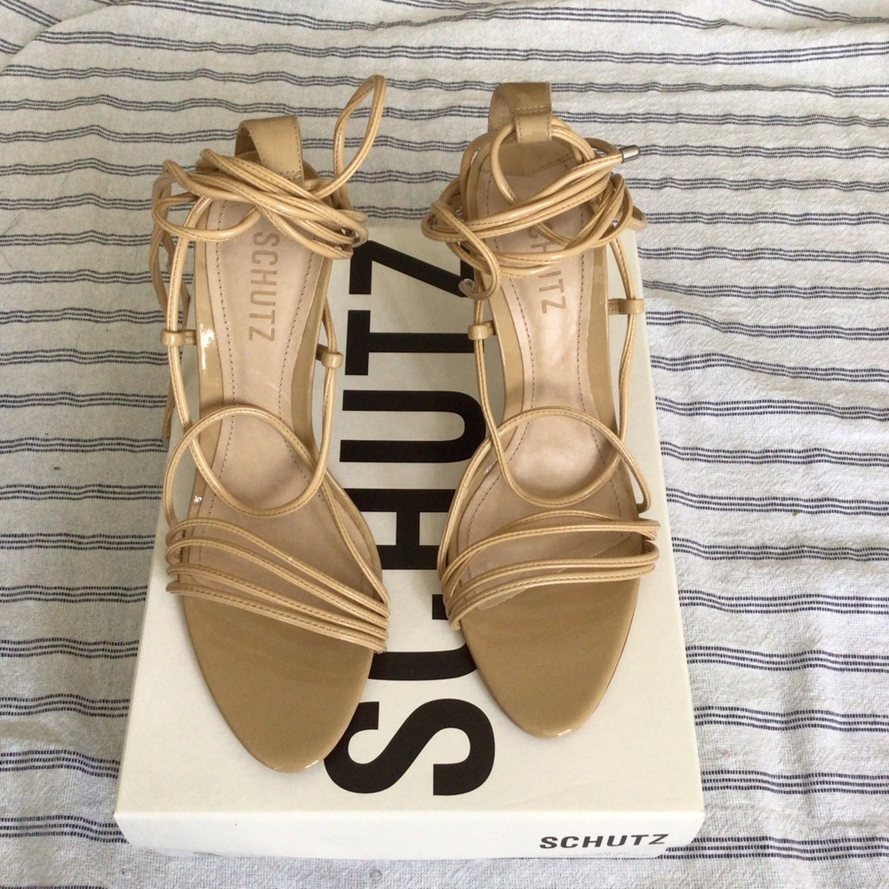 Patent leather nude scrappy SCHUTZ heel SIZE 9